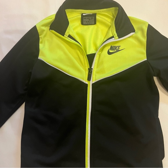 🎉HOST PICK🎉 Nike Active Sports Boys Large Yellow Zip Sweatshirt - Picture 2 of 7
